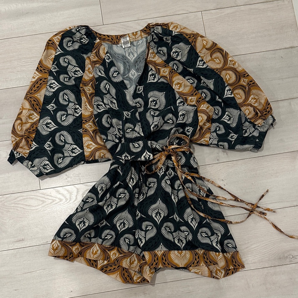 Anthropologie Black and Gold Patterned Women Shorts